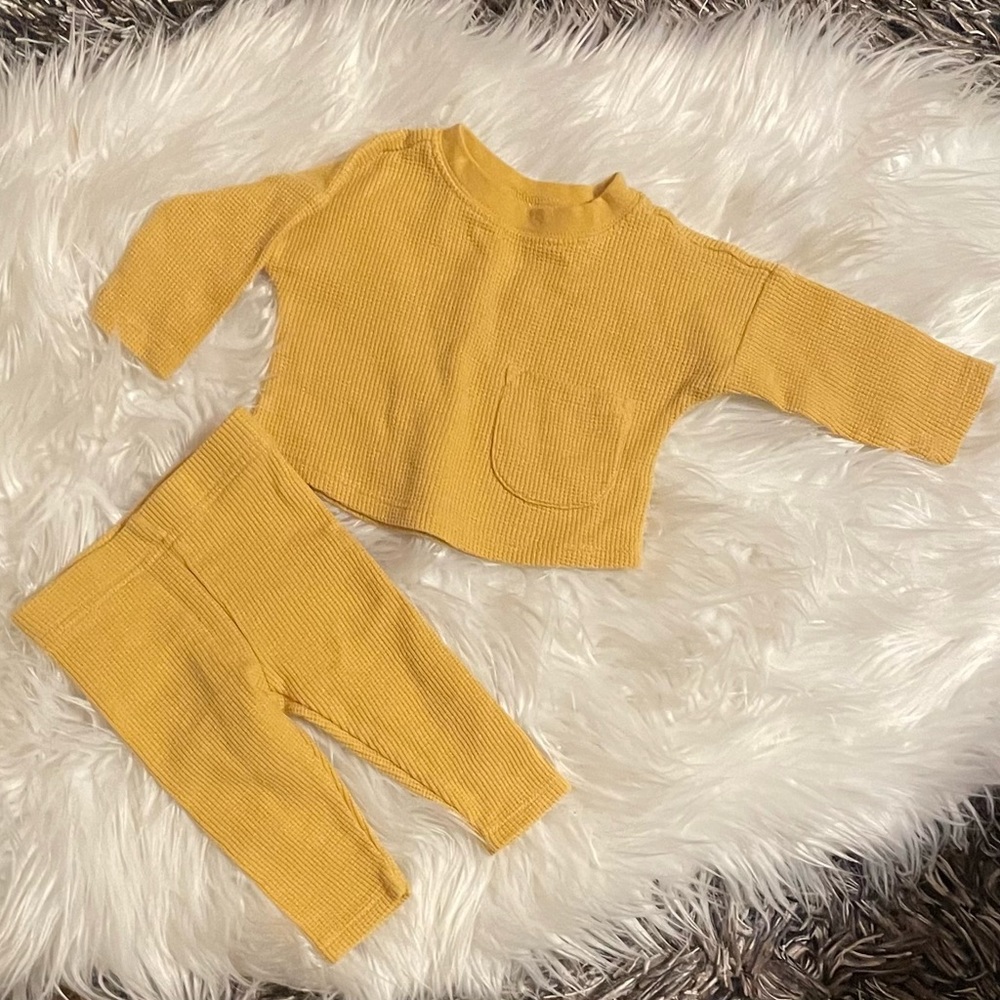 🛑SOLD🛑Modern Moments by Gerber Mustard Waffle Matching Set